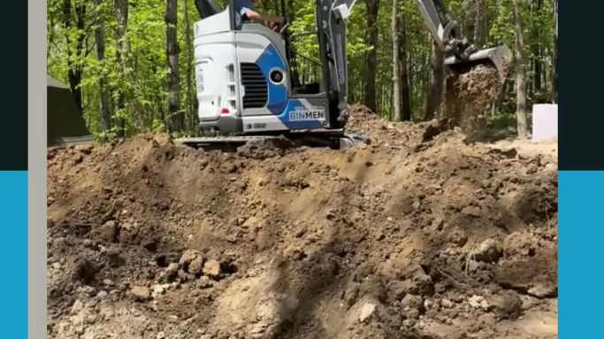 Bobcat_E20_with_36_inch_bucket_363009402_720x1280_F30